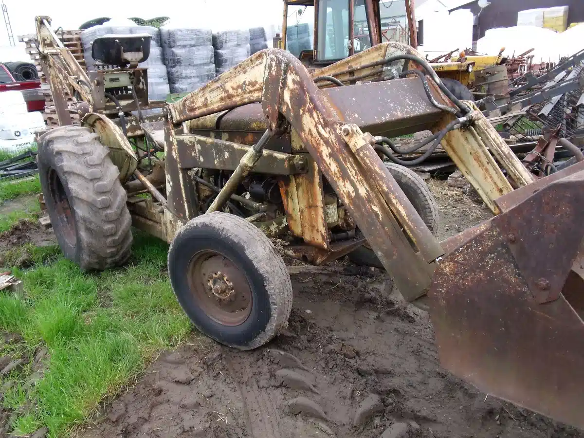 Gallery image 1 for Used Massey Ferguson 202 Tractor Loader