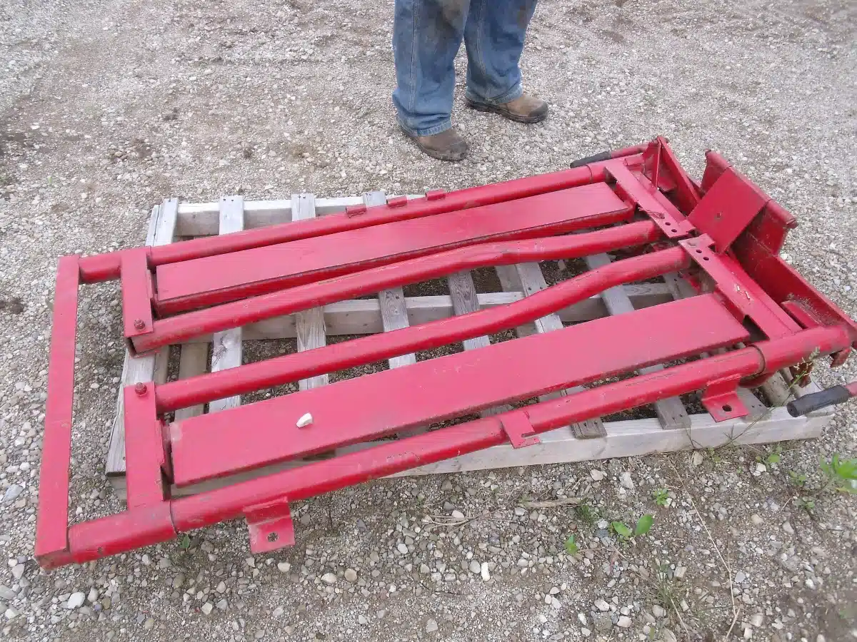 Gallery image 2 for Used Martin's Hay Feeders headgate Attachment