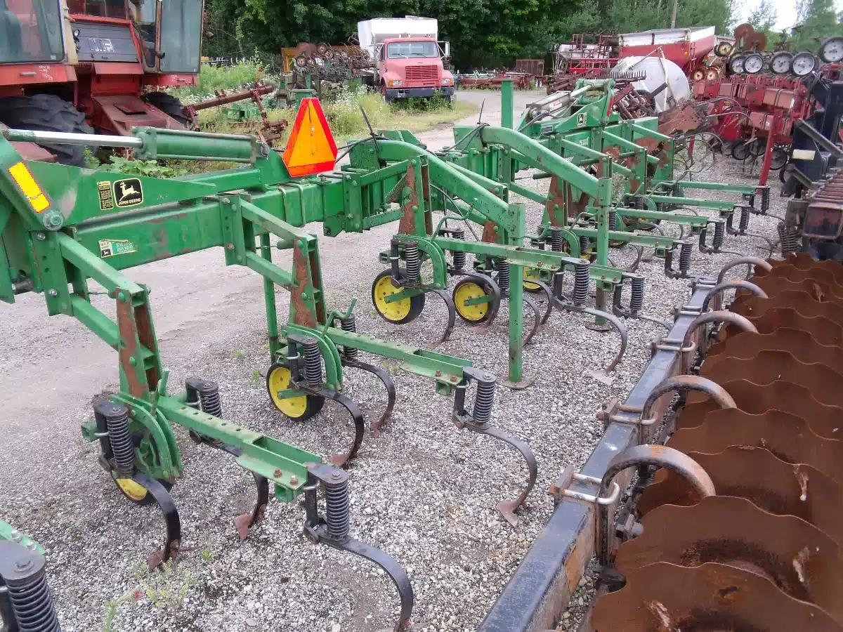 Gallery image 2 for Used John Deere 845 Row Crop Cultivator