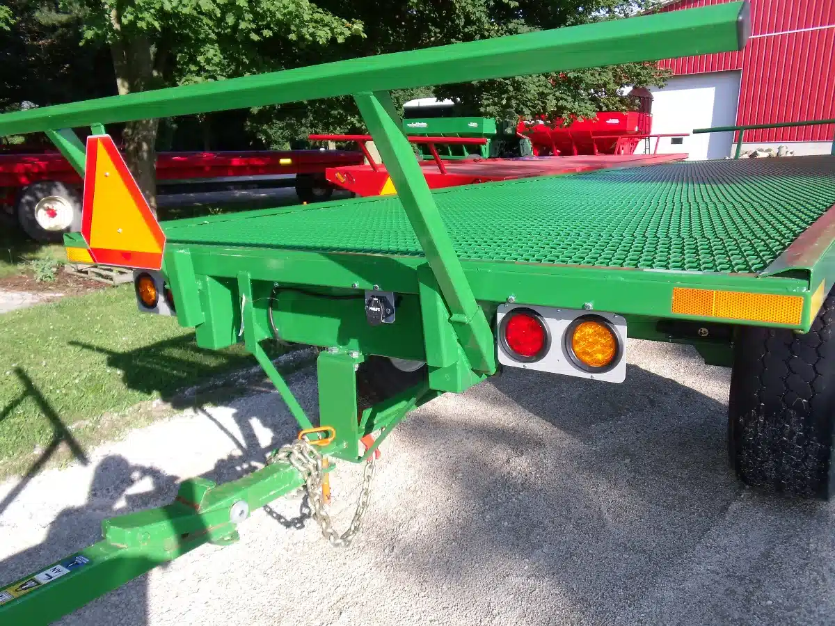 Gallery image 2 for New Creekbank Welding 8.5' X 30' Bale Wagon
