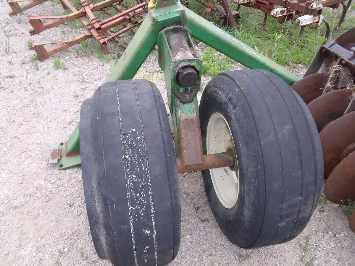 Gallery image 2 for Used John Deere dolly Hitch