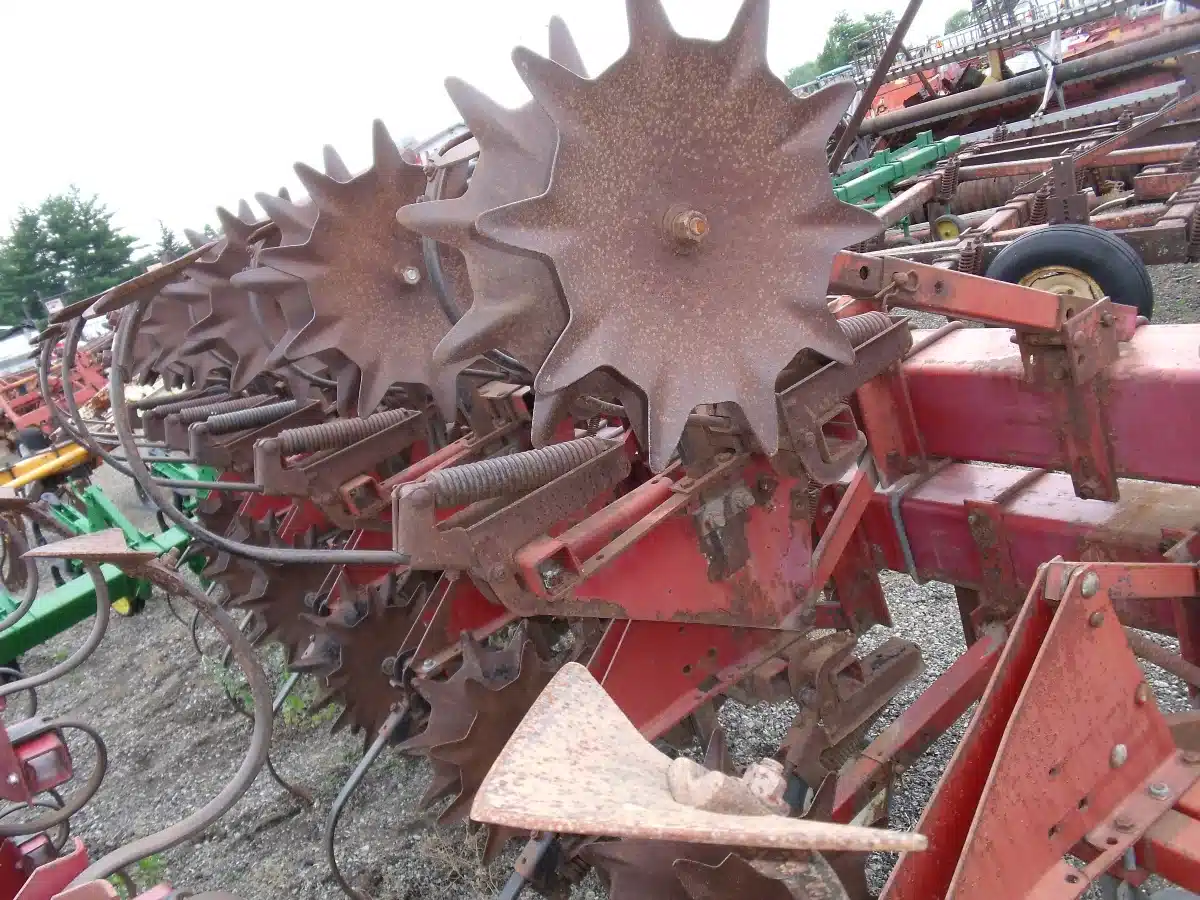 Gallery image 2 for Used International Harvester 183 Row Crop Cultivator