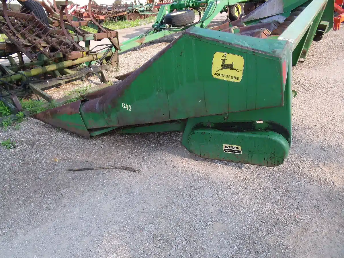 Gallery image 2 for Used John Deere 643 Header - Row Crop
