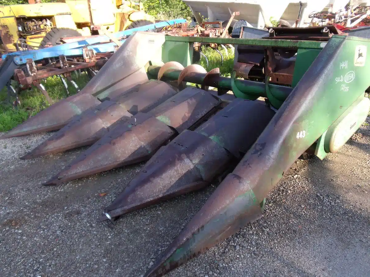 Gallery image 1 for Used John Deere 443 Header - Row Crop