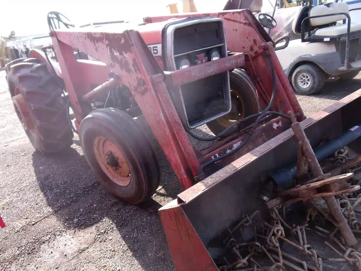 Gallery image 2 for Used Massey Ferguson 235 Tractor Loader