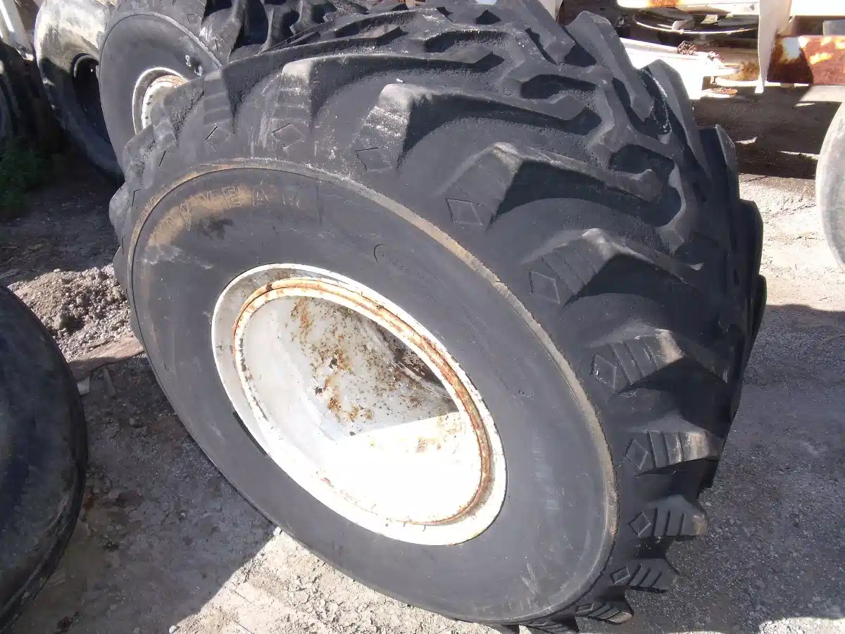 Gallery image 1 for Used Goodyear 48:00x25x20 Tires