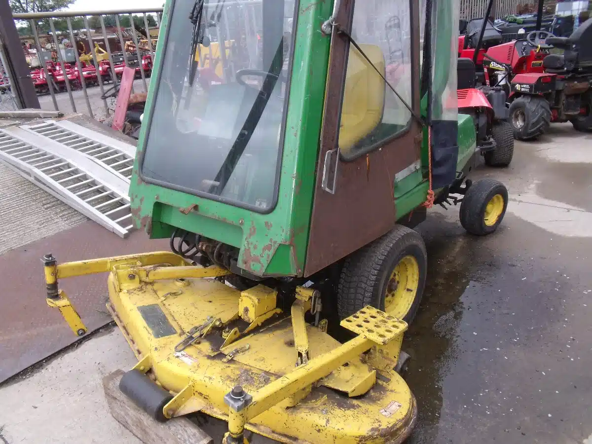 Gallery image 2 for Used John Deere F915 Mower - Front Deck
