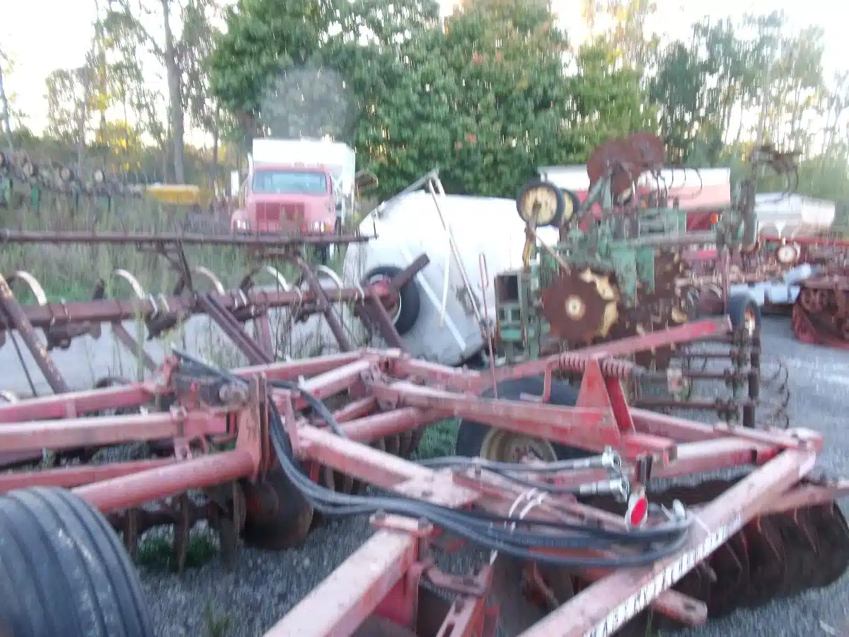 Gallery image 2 for Used Massey Ferguson 520 Disc