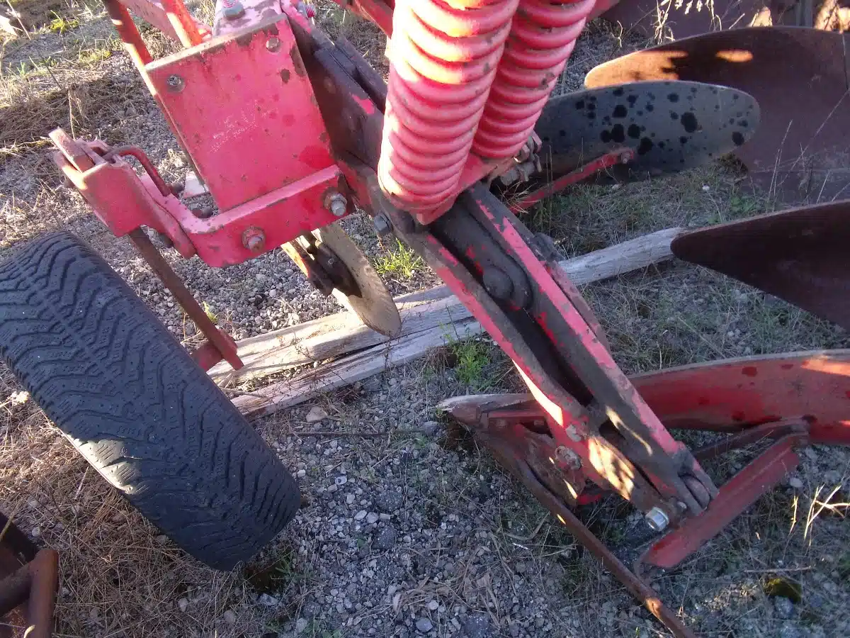 Gallery image 2 for Used Massey Ferguson 345 Plow