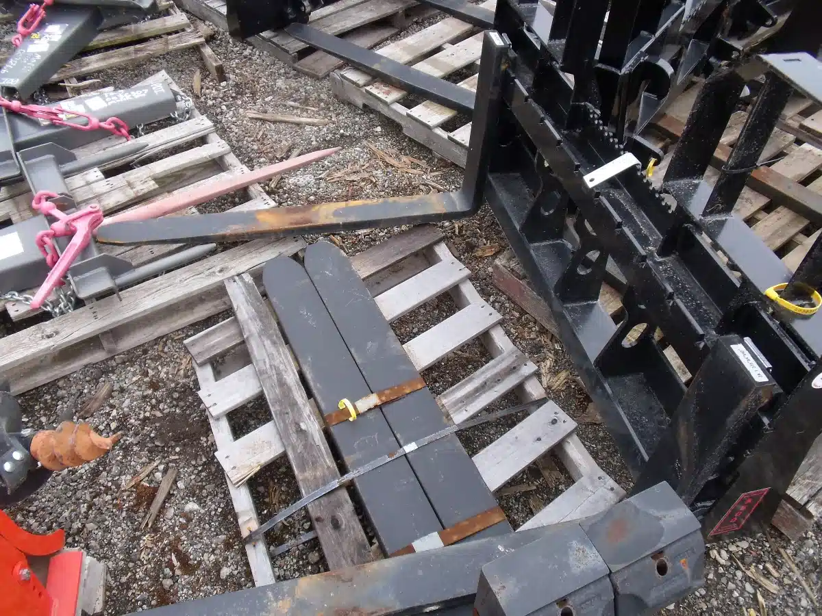 Gallery image 2 for Used Mapleside MFG 5500 Lbs Pallet Fork