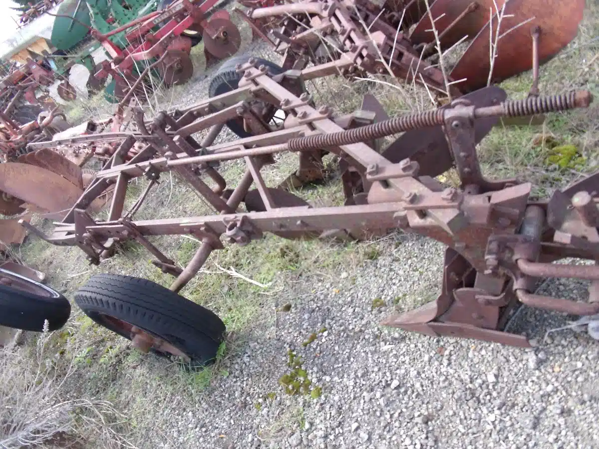 Gallery image 1 for Used John Deere 55 Plow