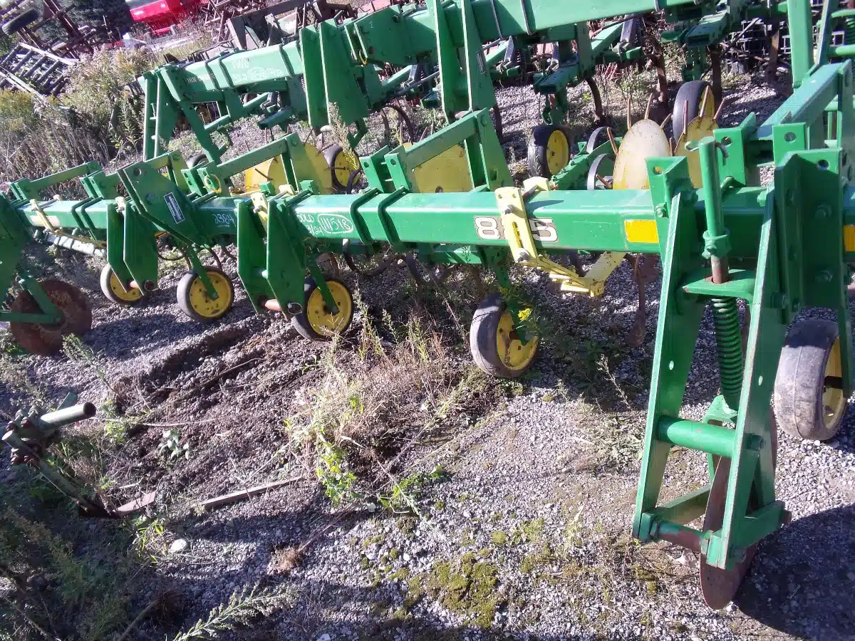 Gallery image 1 for Used John Deere 825 Row Crop Cultivator