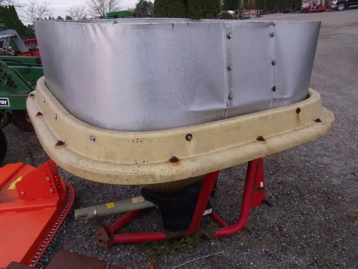 Gallery image 2 for Used Vicon 602 Spreader - Fertilizer