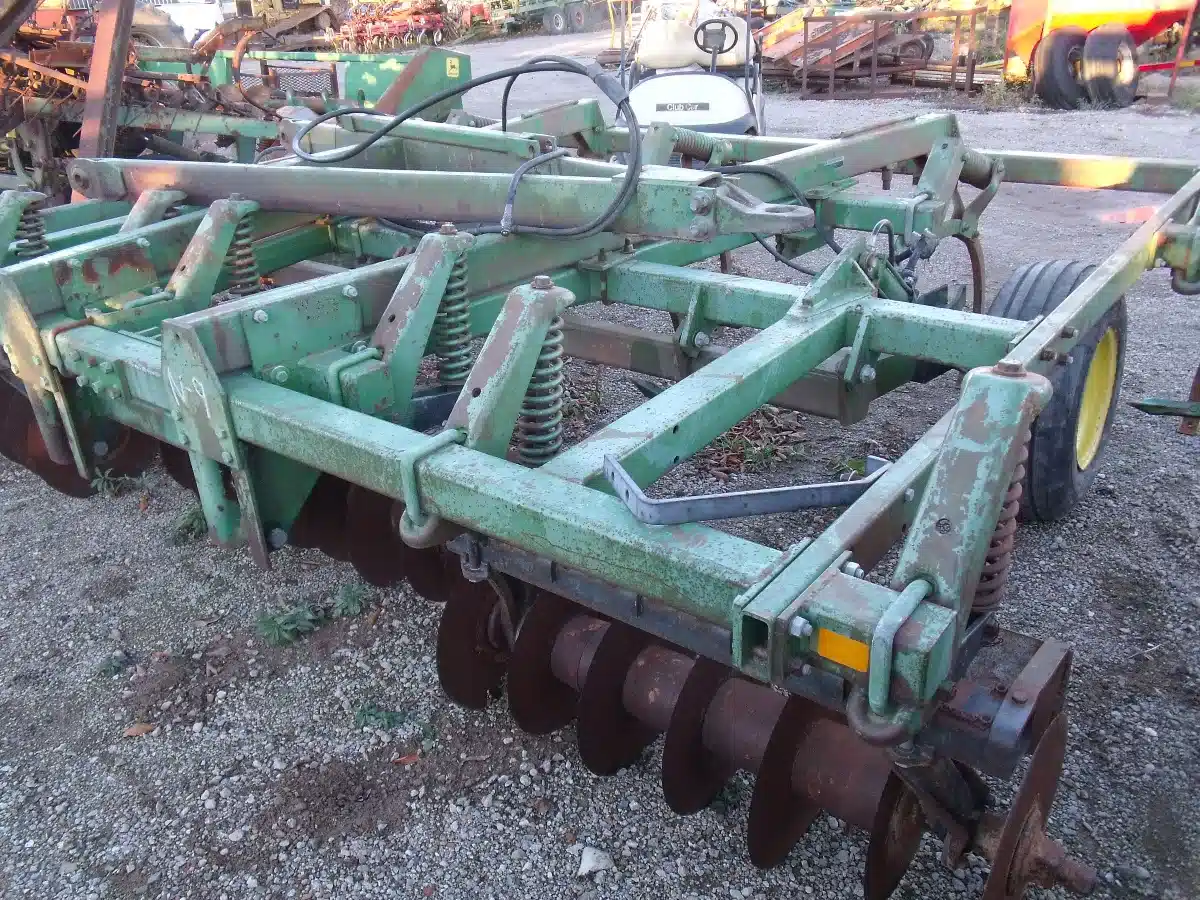 Gallery image 2 for Used John Deere 712 Disc Chisel