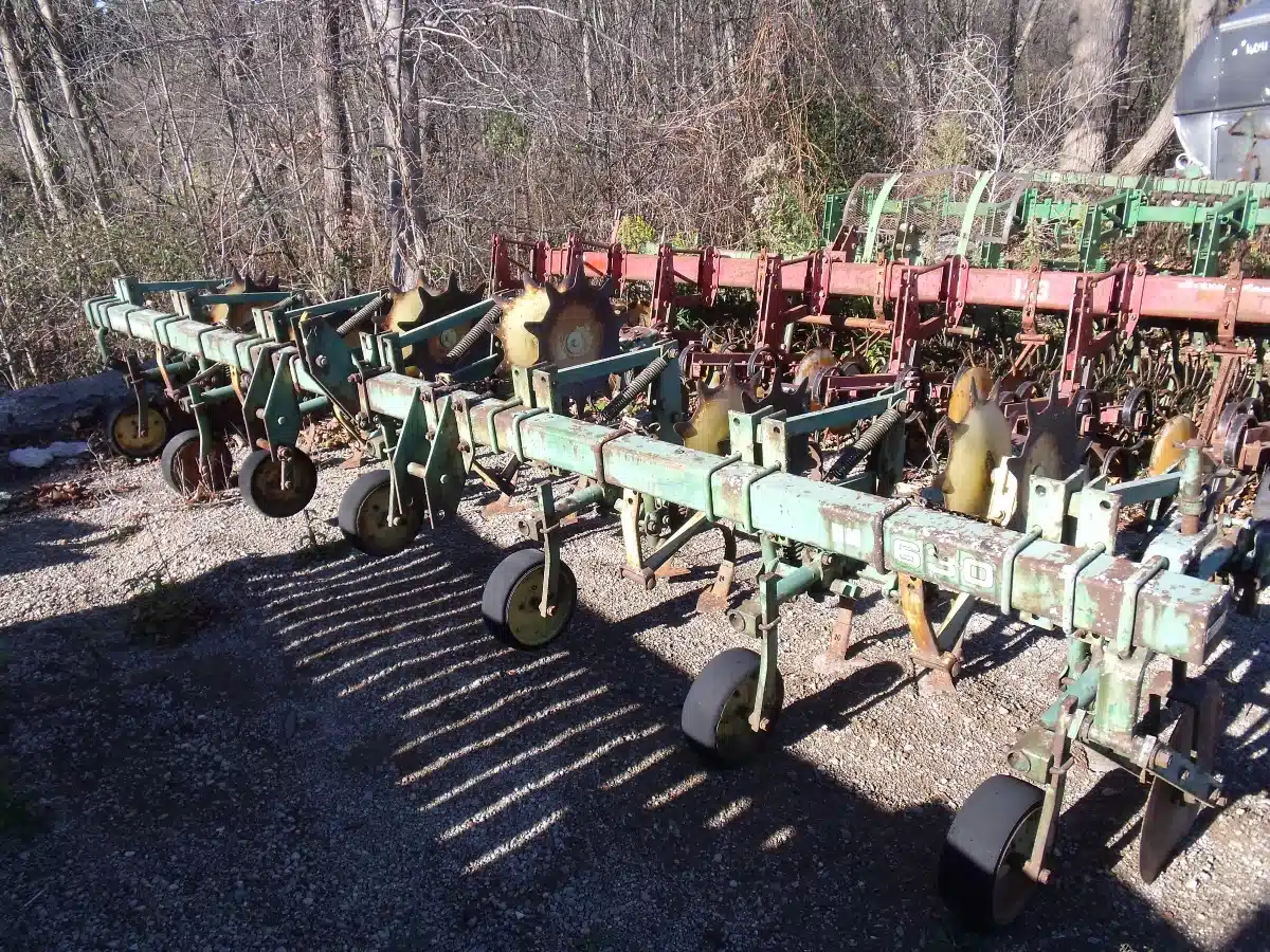 Gallery image 1 for Used John Deere RM630 Row Crop Cultivator