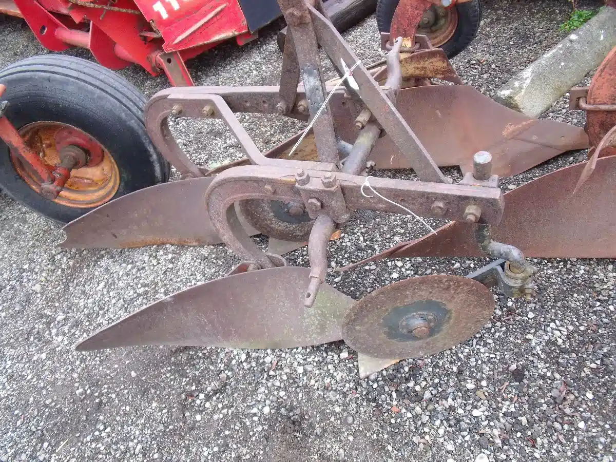 Gallery image 2 for Used Massey Ferguson 2F Plow