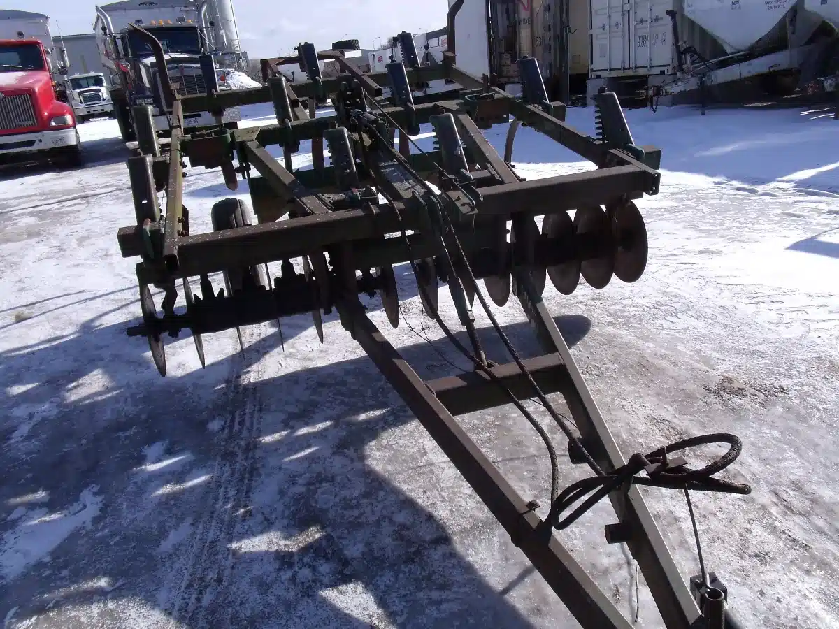 Gallery image 2 for Used John Deere 710 Disc Chisel