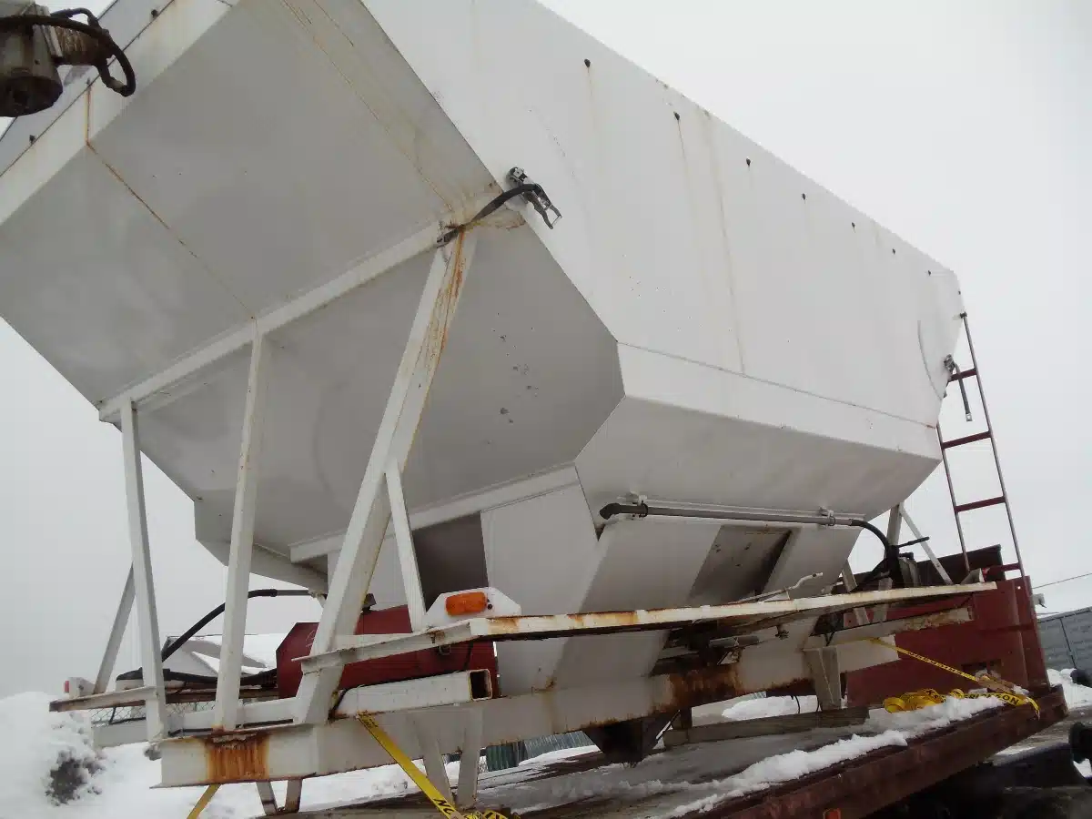 Gallery image 2 for Used Willmar 16 Ton Tender