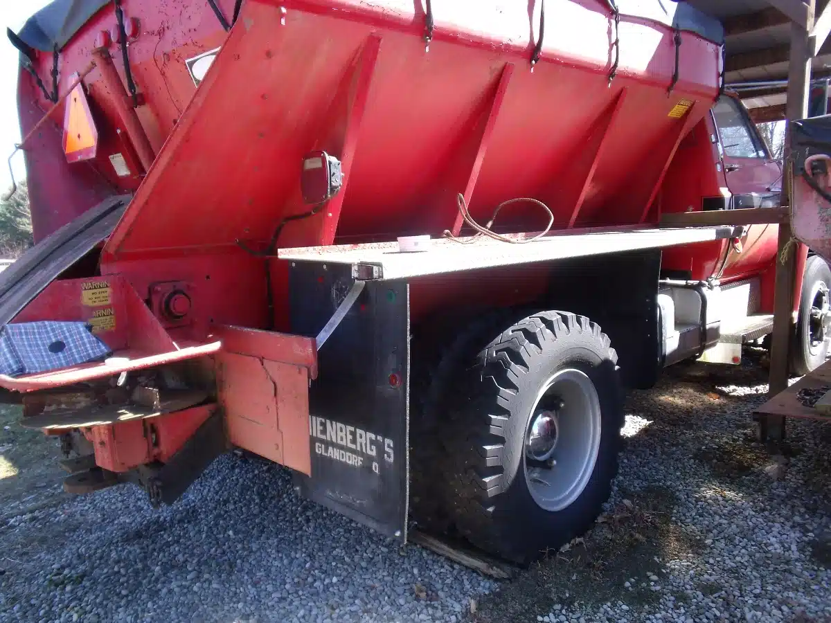 Gallery image 1 for Used New Leader 10' Spreader - Lime