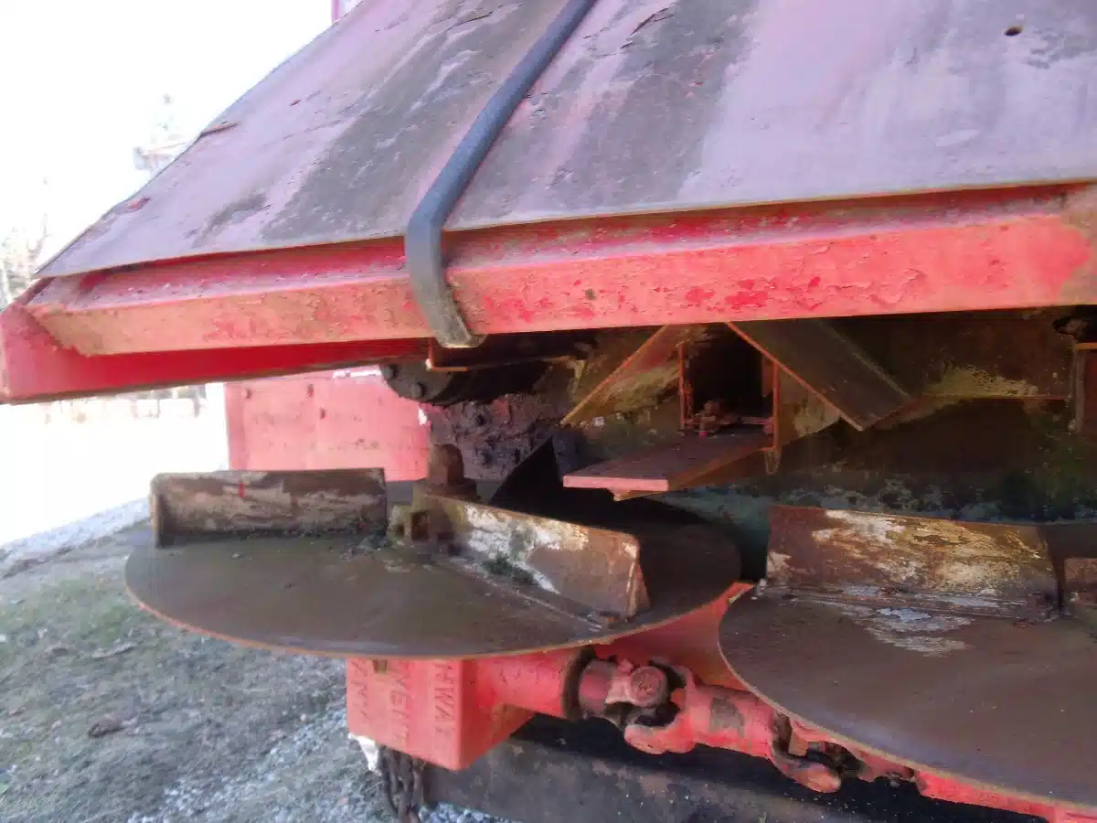 Gallery image 2 for Used New Leader 10' Spreader - Lime