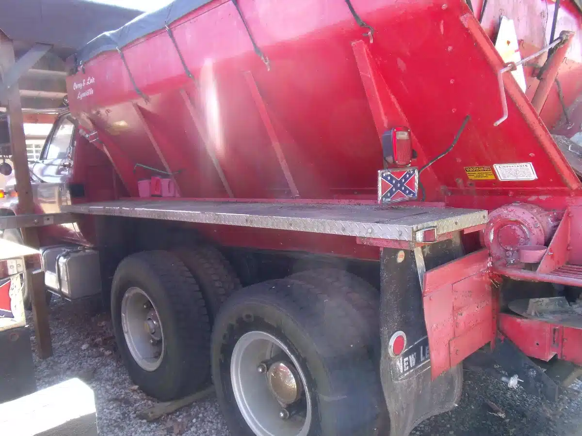 Gallery image 1 for New New Leader 11' Spreader - Lime