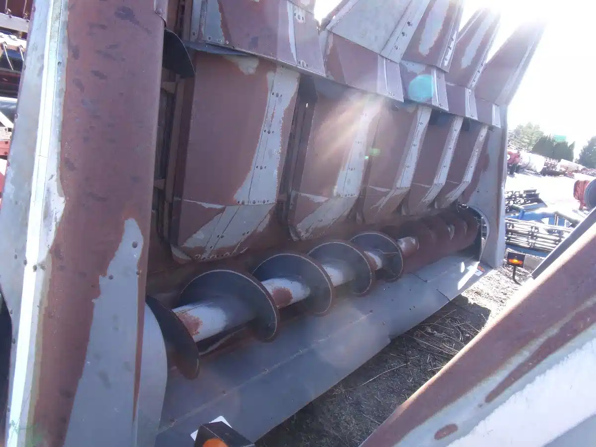 Gallery image 1 for Used Gleaner 630 Header - Row Crop
