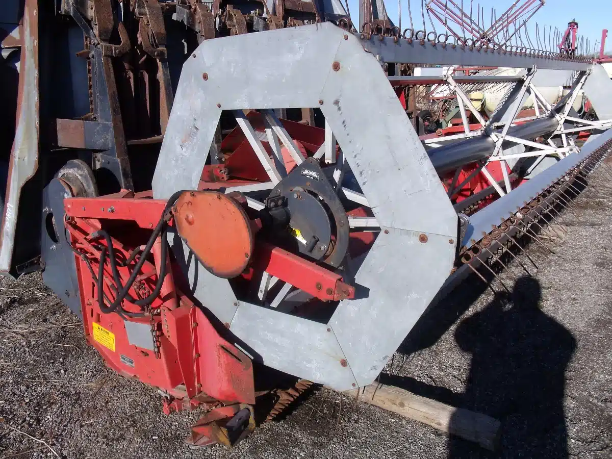 Gallery image 1 for Used Massey Ferguson 9115 Header - Flex