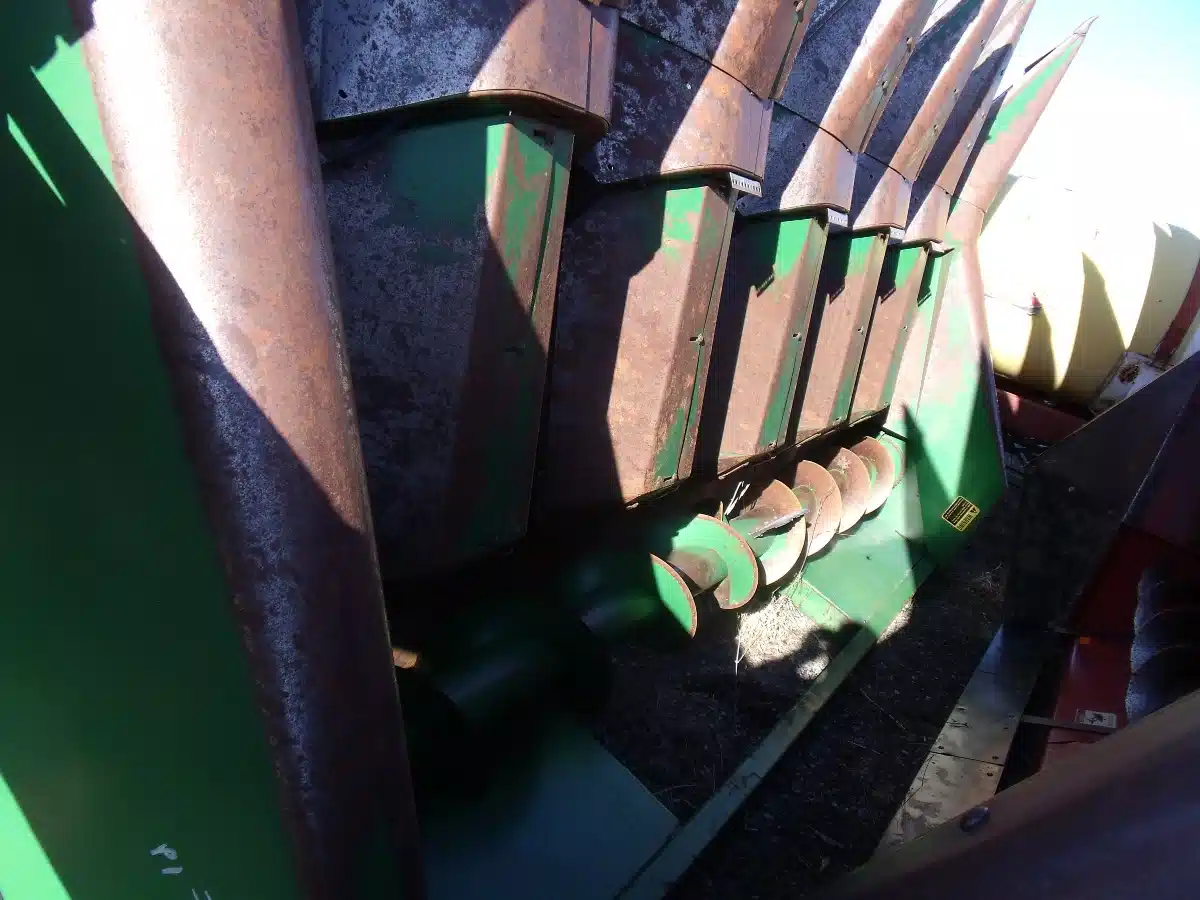 Gallery image 2 for Used John Deere 643 Header - Row Crop
