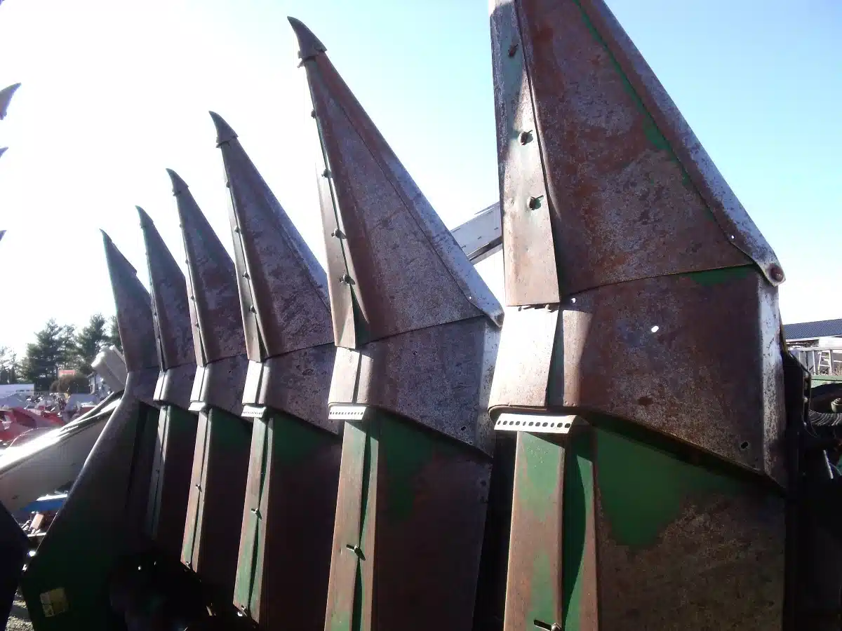Gallery image 1 for Used John Deere 643 Header - Row Crop