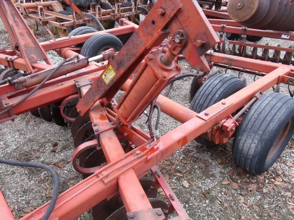 Gallery image 2 for Used Massey Ferguson 820 Disc