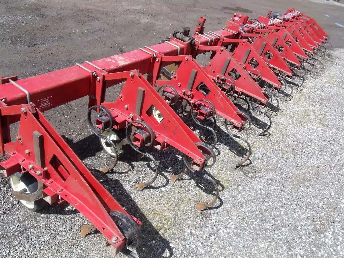 Gallery image 1 for Used International Harvester 183 Row Crop Cultivator
