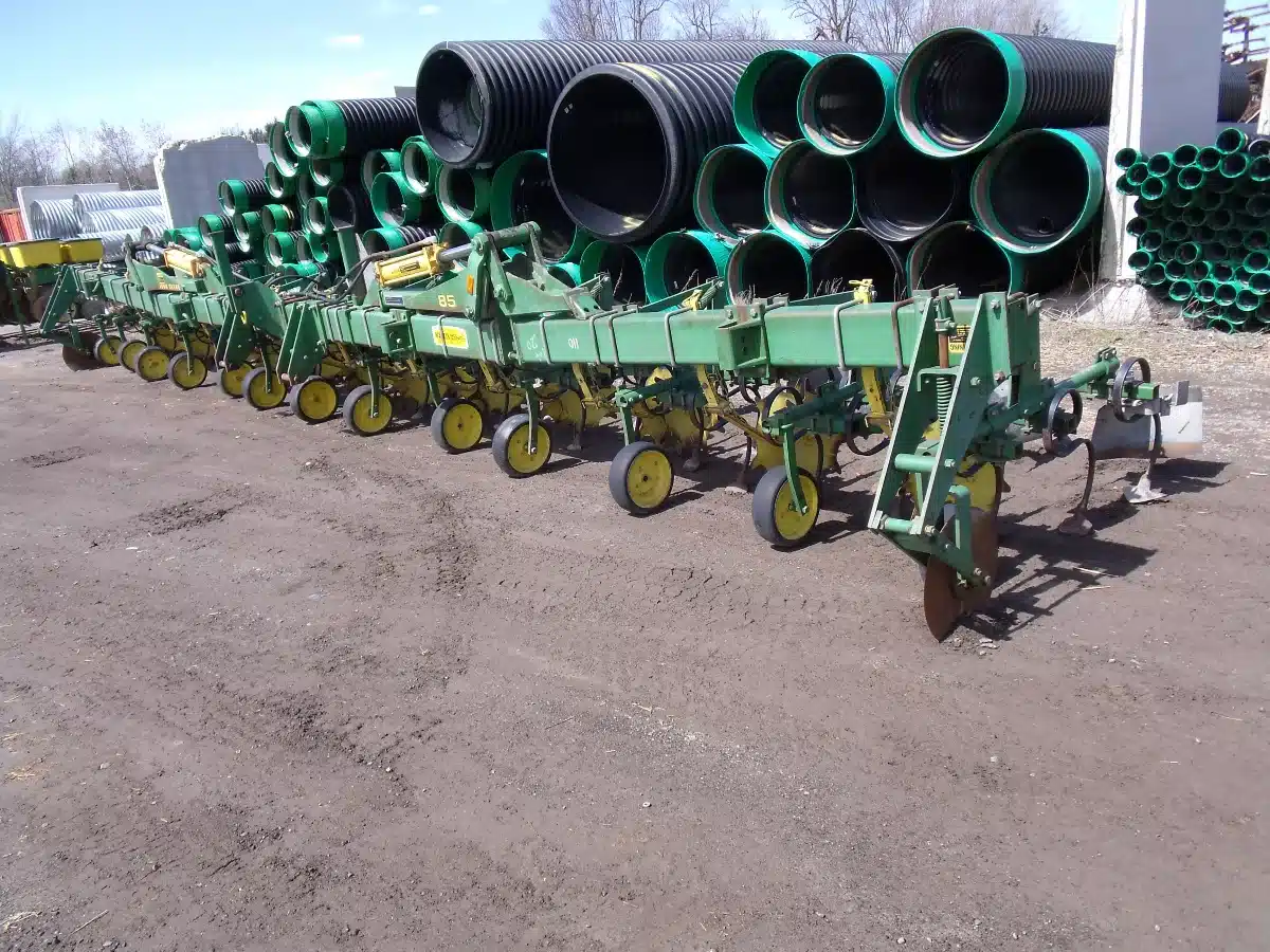 Gallery image 1 for Used John Deere 85 Row Crop Cultivator