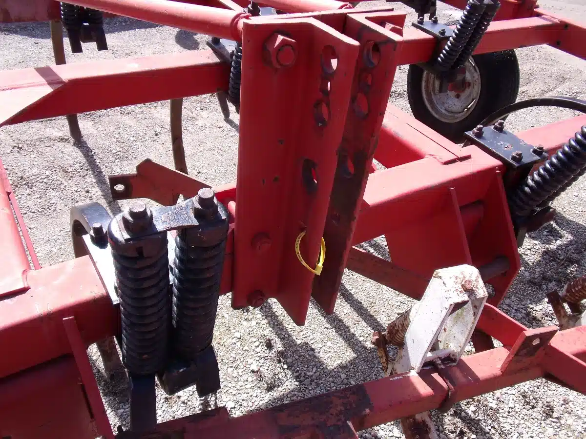 Gallery image 1 for Used International Harvester 5500 Chisel Plow