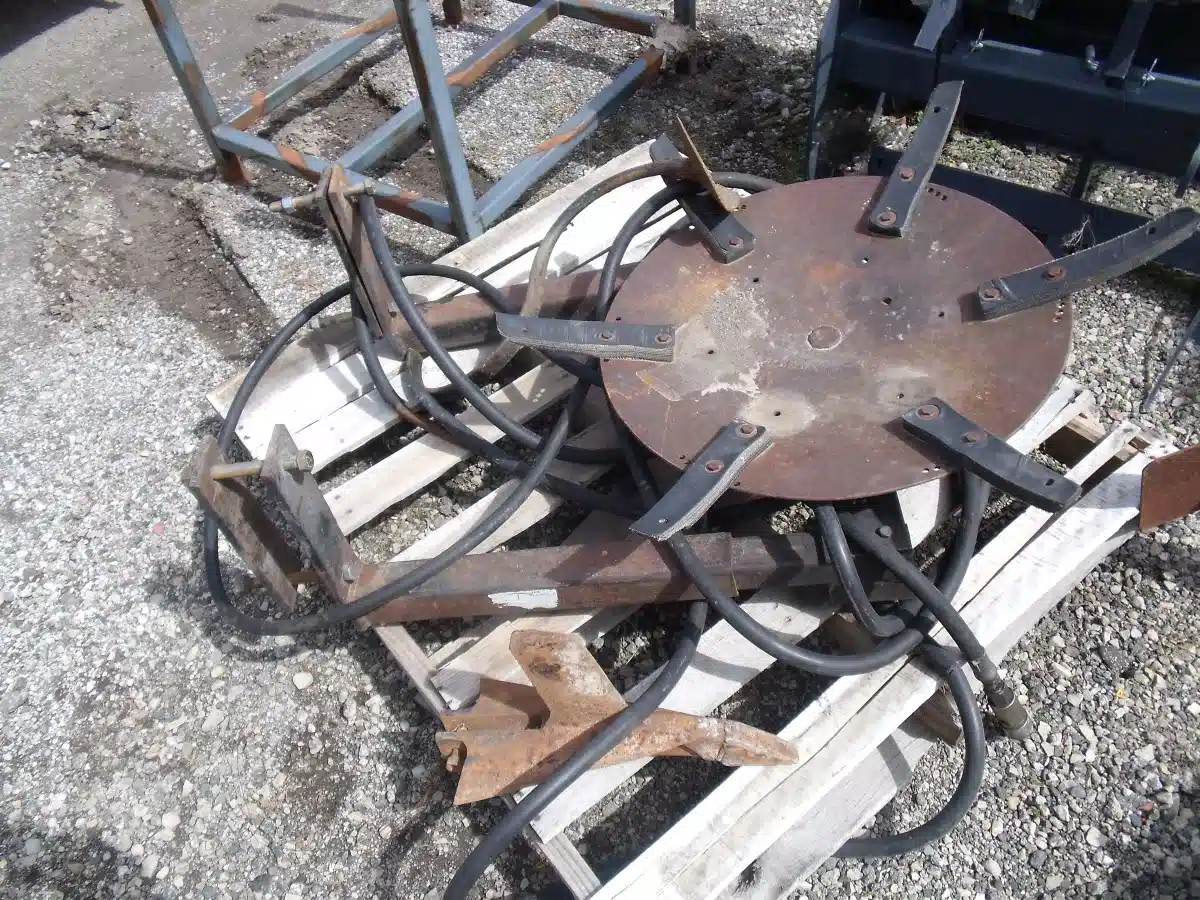 Gallery image 1 for Used Vittetoe 24" Chaff Spreader