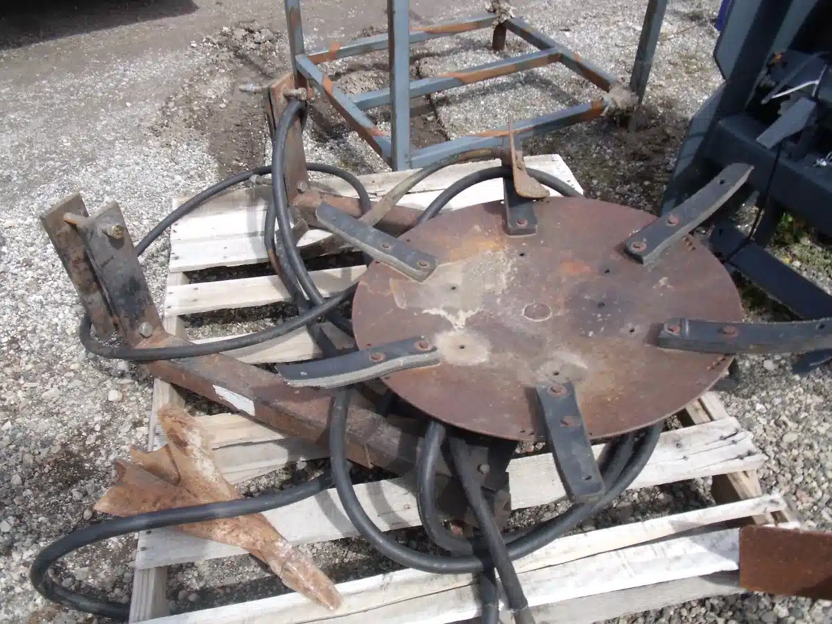 Gallery image 2 for Used Vittetoe 24" Chaff Spreader