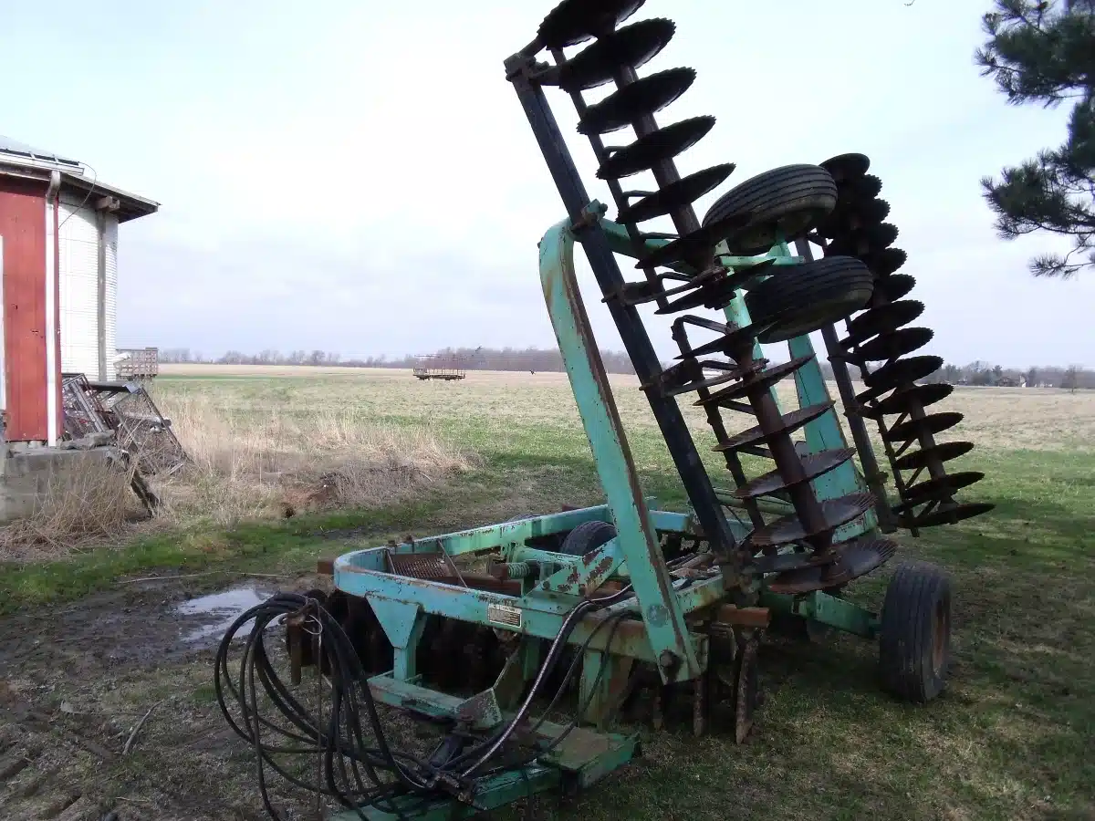 Gallery image 2 for Used Allis Chalmers 20' Vertical Tillage