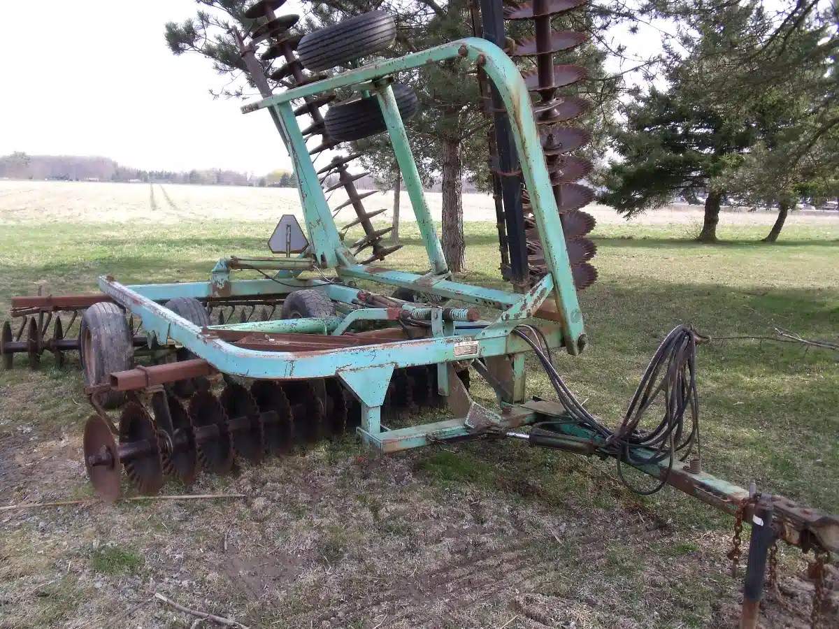 Gallery image 1 for Used Allis Chalmers 20' Vertical Tillage