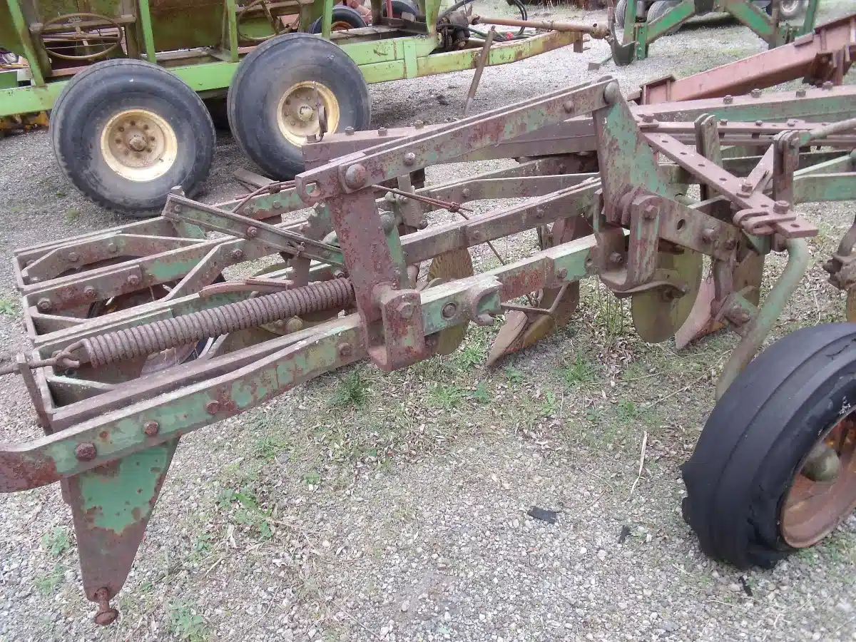 Gallery image 2 for Used John Deere 620 Plow