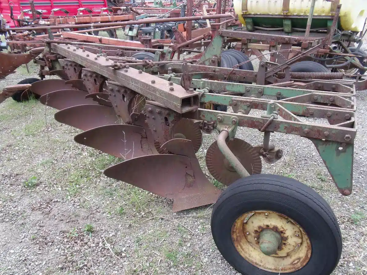 Gallery image 1 for Used John Deere 620 Plow
