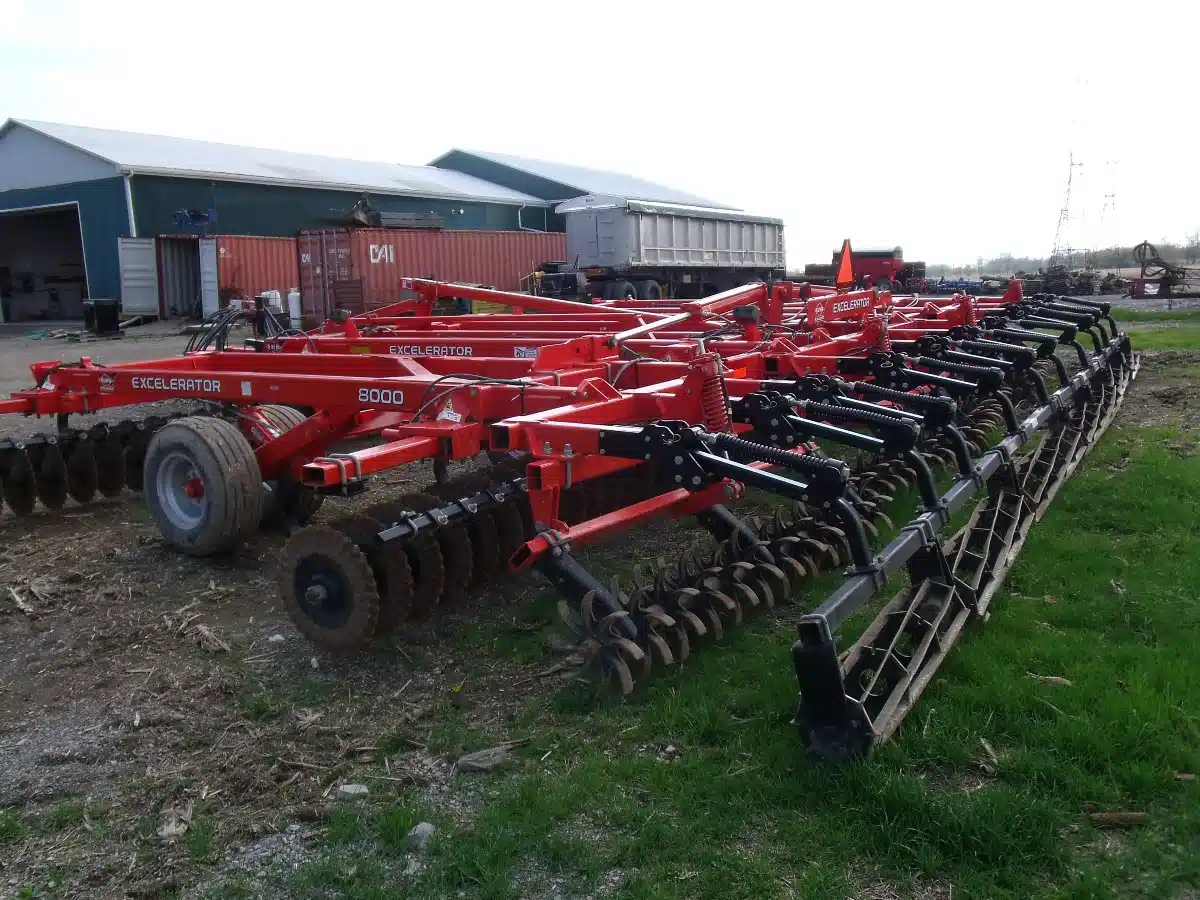 Gallery image 1 for Used Kuhn Excelerator 8000 Vertical Tillage