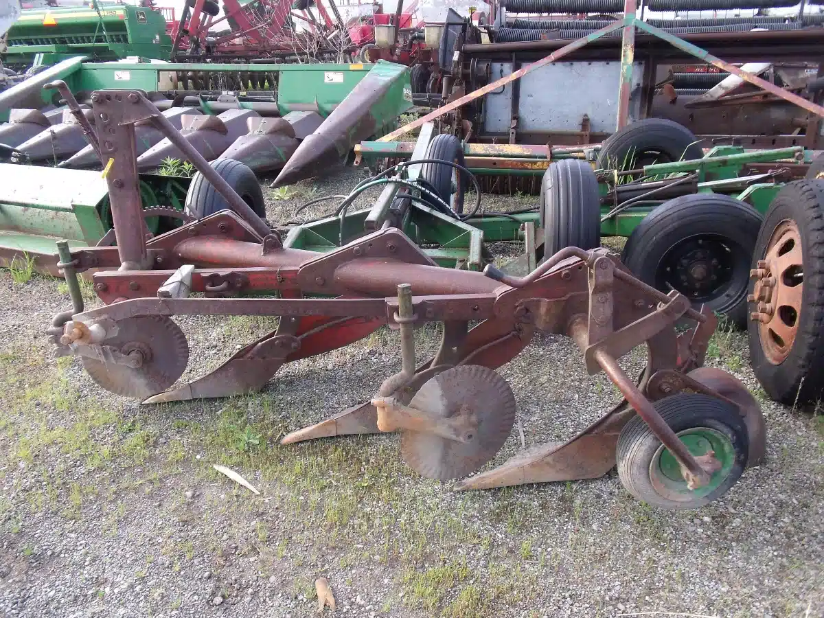 Gallery image 2 for Used Kverneland 3PTH Plow