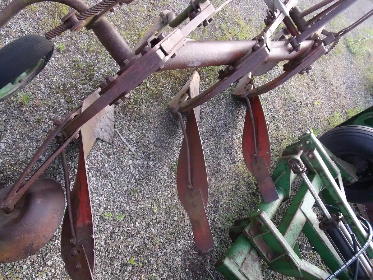 Gallery image 1 for Used Kverneland 3PTH Plow