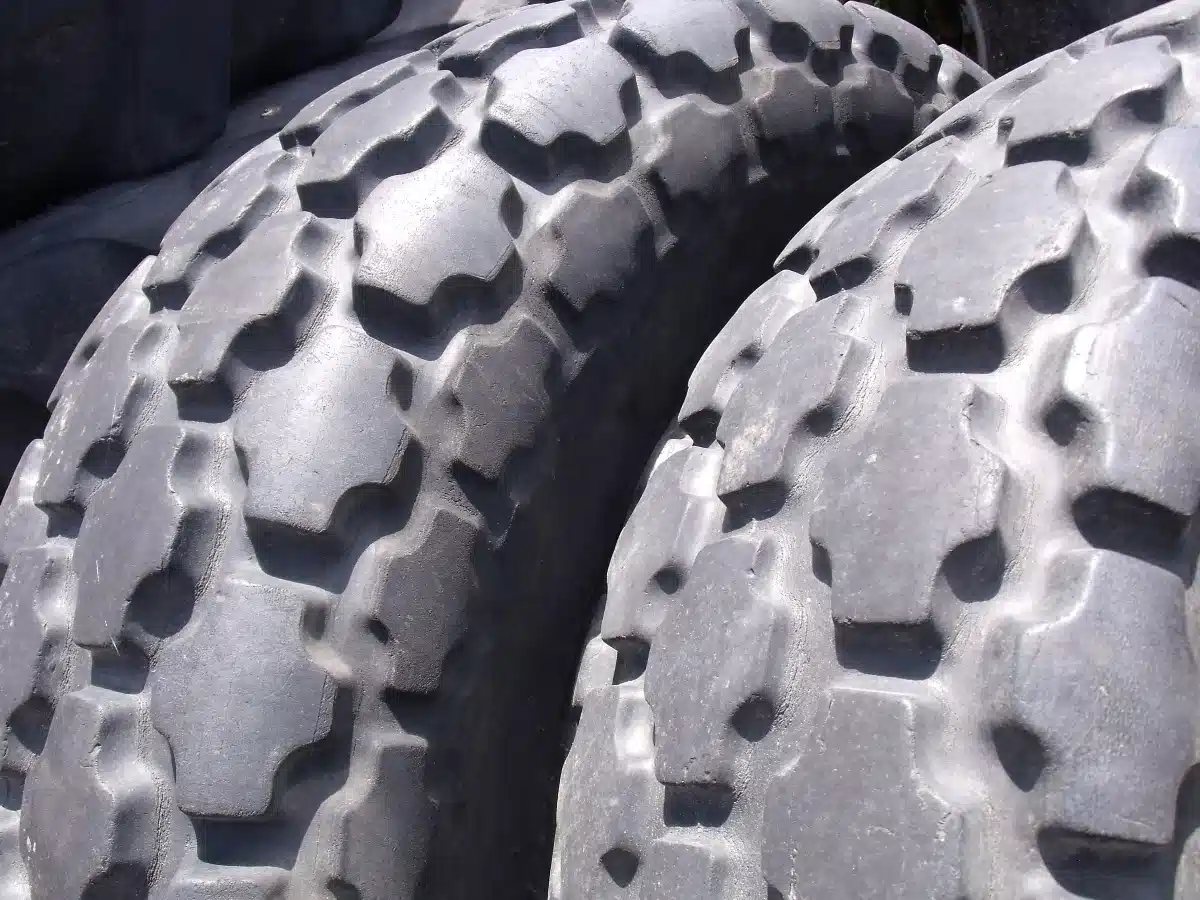 Gallery image 2 for Used Firestone 16.9-24 Tires