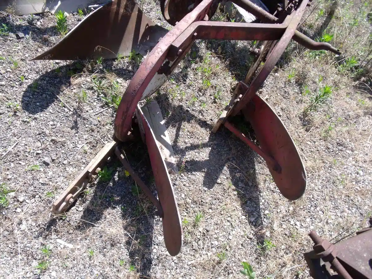 Gallery image 2 for Used Ford 2 furrow Plow