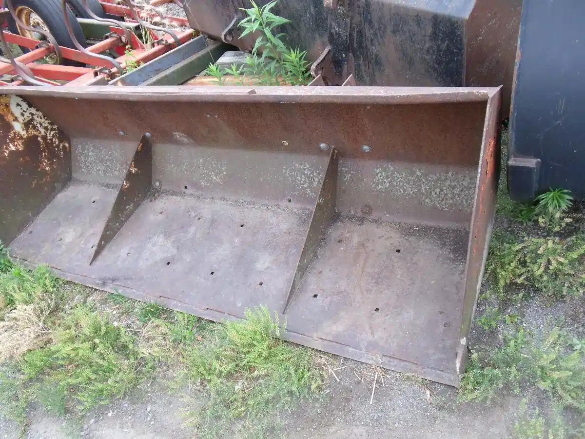 Gallery image 1 for International Harvester 7' Bucket