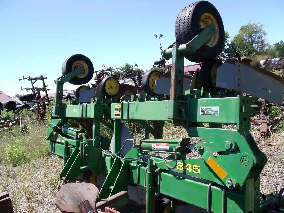 Gallery image 1 for Used John Deere 845 Row Crop Cultivator
