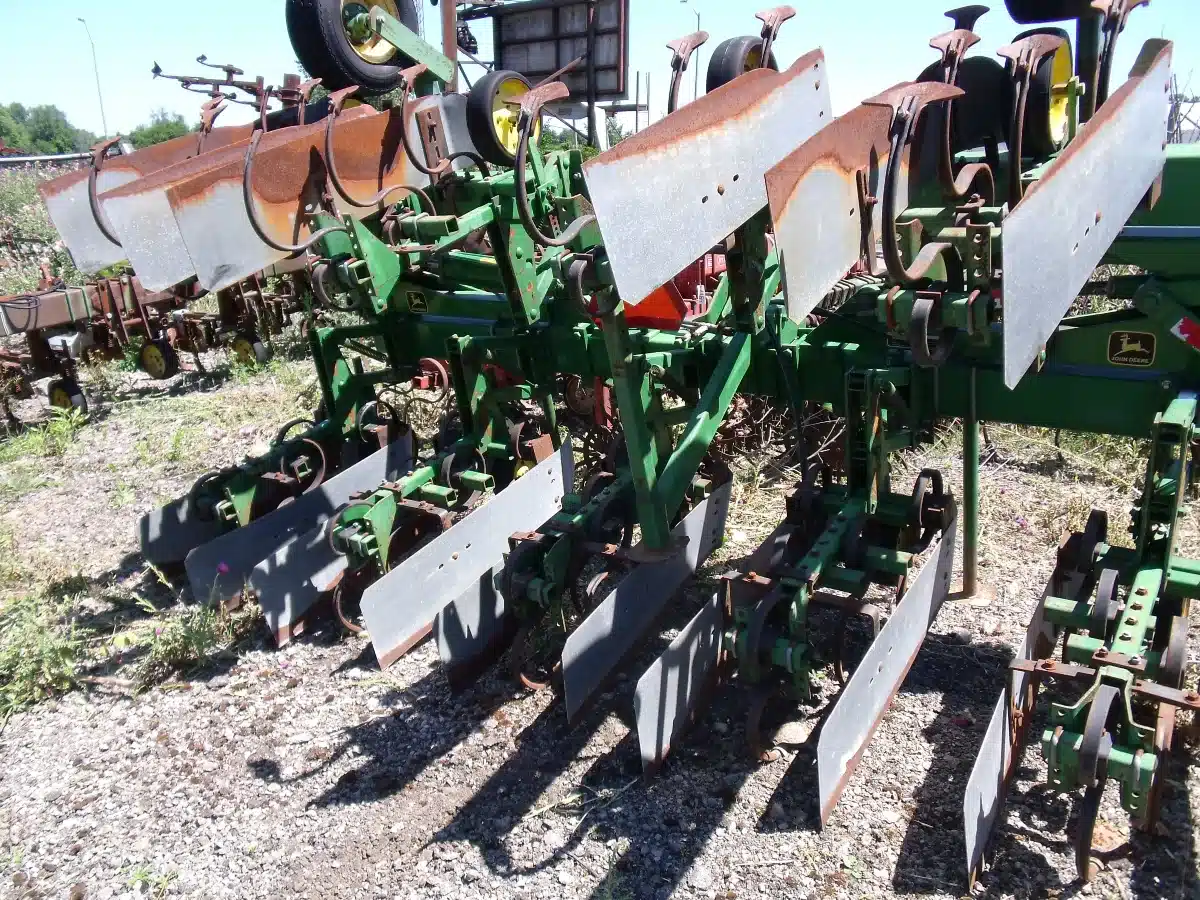 Gallery image 2 for Used John Deere 845 Row Crop Cultivator