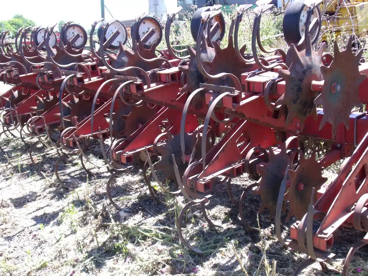 Gallery image 2 for Used International Harvester 183 Row Crop Cultivator