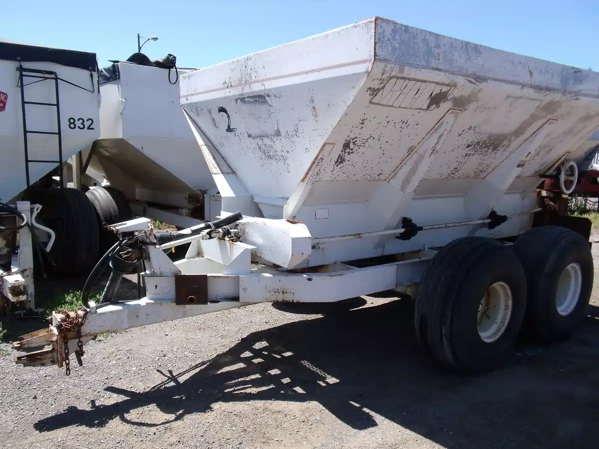 Gallery image 1 for Used Chandler 6 Ton Spreader - Lime