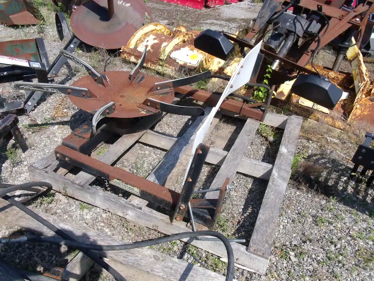 Gallery image 2 for Used Vittetoe 24" Chaff Spreader